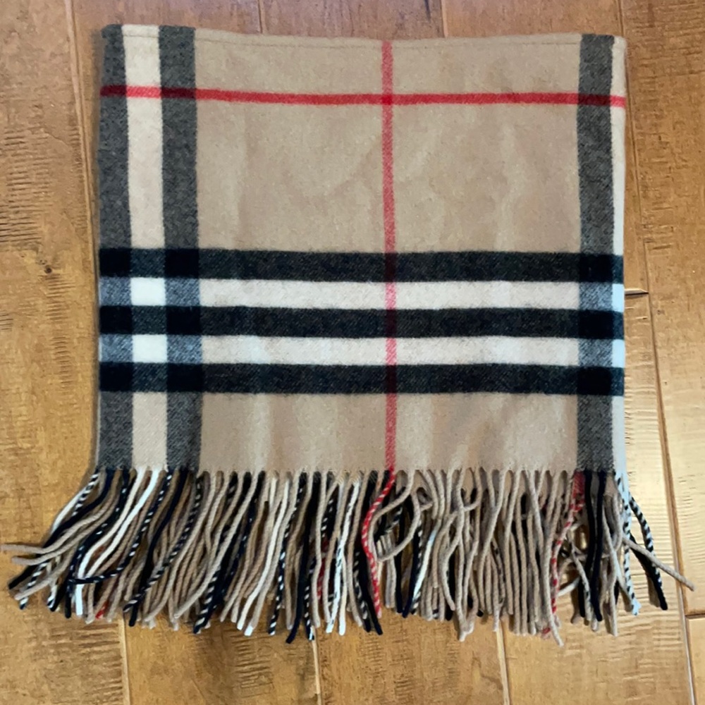 Burberry scarf Infiniti women’s